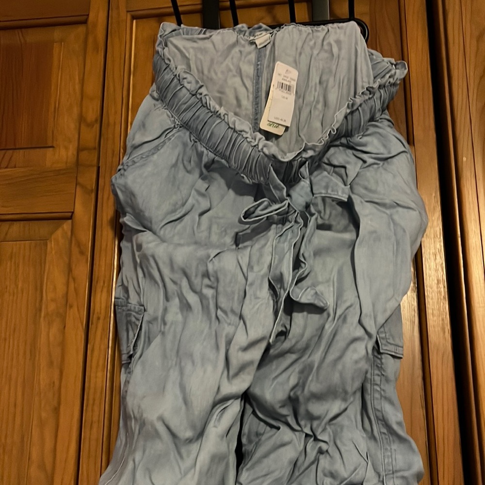 Brand new never worn American Eagle Aerie jean joggers size medium